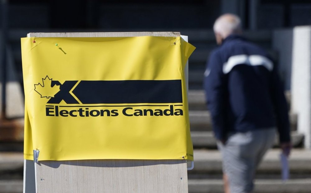 A man enters an advance polling station in Ottawa on September 10, 2021. THE CANADIAN PRESS/Adrian Wyld