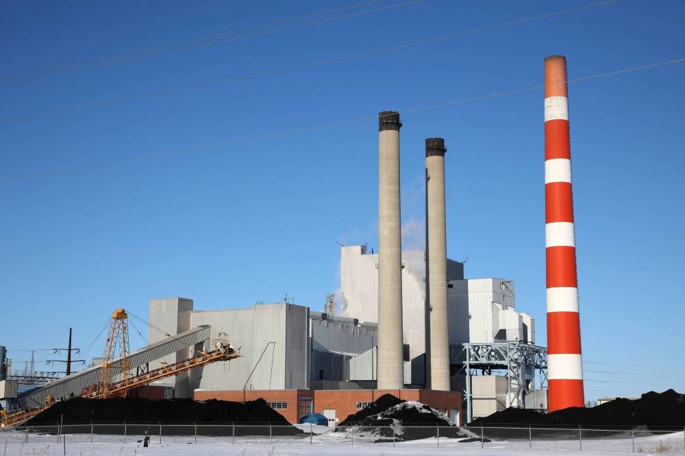 The Manitoba Hydro Brandon generating station off Victoria Avenue East is shown earlier this year. Deveryn Ross writes that two stories that appeared in Friday’s edition of The Brandon Sun “should cause readers to wonder what the Kinew government is doing with Manitoba Hydro, and how it will impact Westman.” (Tim Smith/The Brandon Sun)
