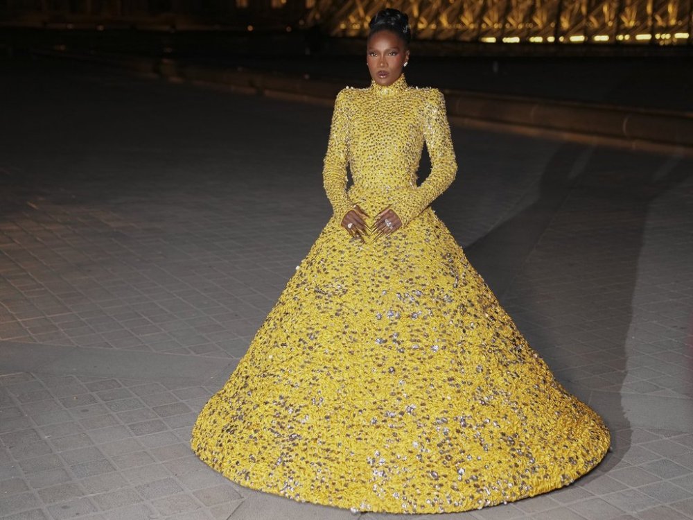 Doechii poses for photographers upon arrival for Le Grand Diner du Louvre during the Fall/Winter 2025-2026 Womenswear fashion week, Tuesday, March 4, 2025, in Paris. (Photo by Scott A Garfitt/Invision/AP)