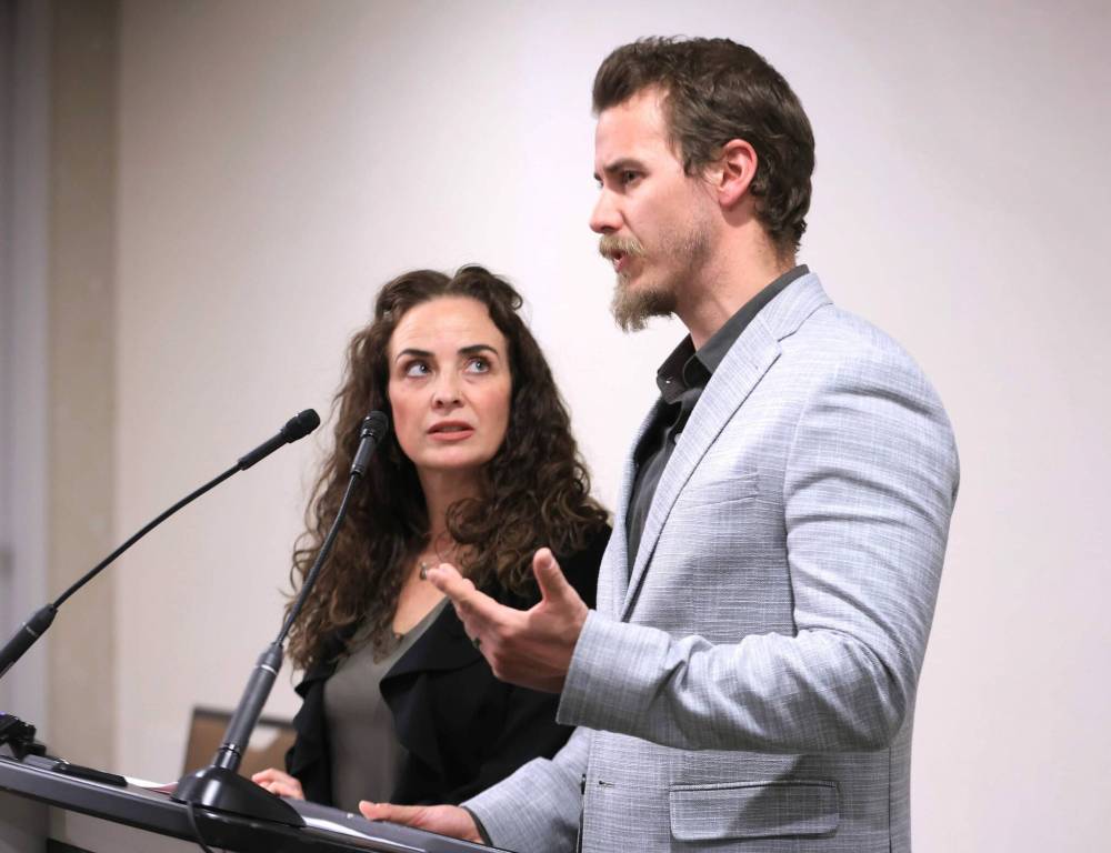 Debbie Fewster’s children, Colleen Dyck and Daniel Fewster, held a news conference Wednesday to call for changes in Manitoba’s health-care system. (Ruth Bonneville/Winnipeg Free Press)