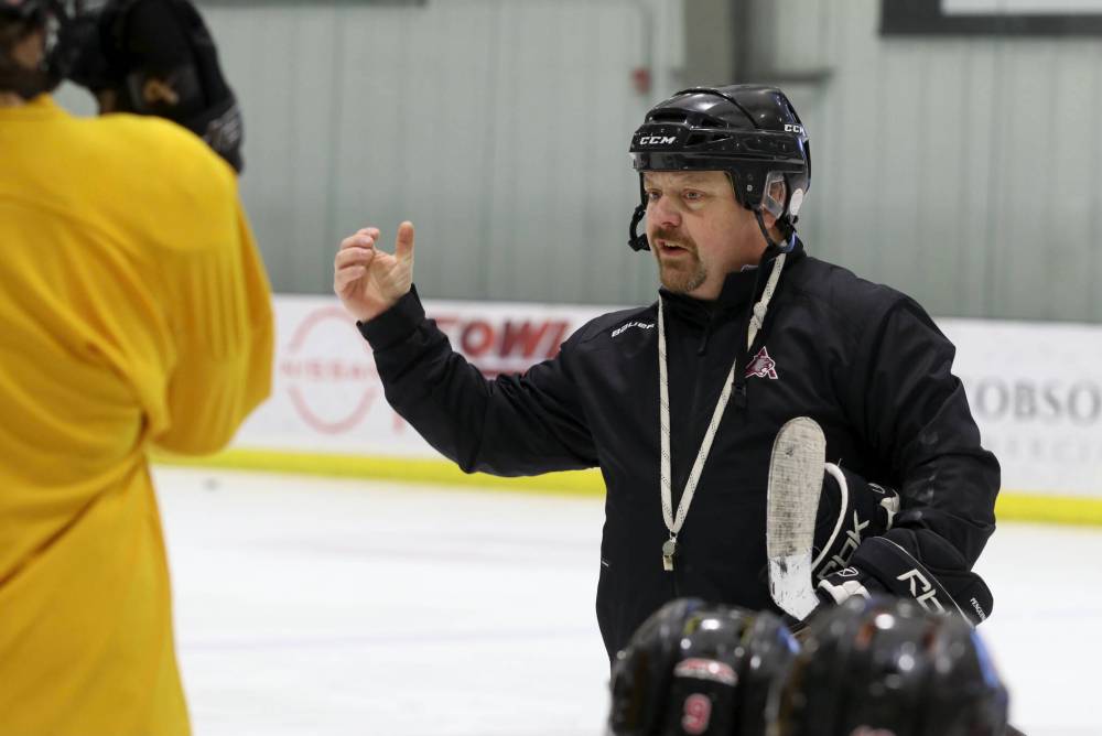 Cougars Coach David Kirkup provides some final instruction ahead of his team’s departure for the ACHA women’s hockey division two championship. (Matt Packwood/The Brandon Sun)
