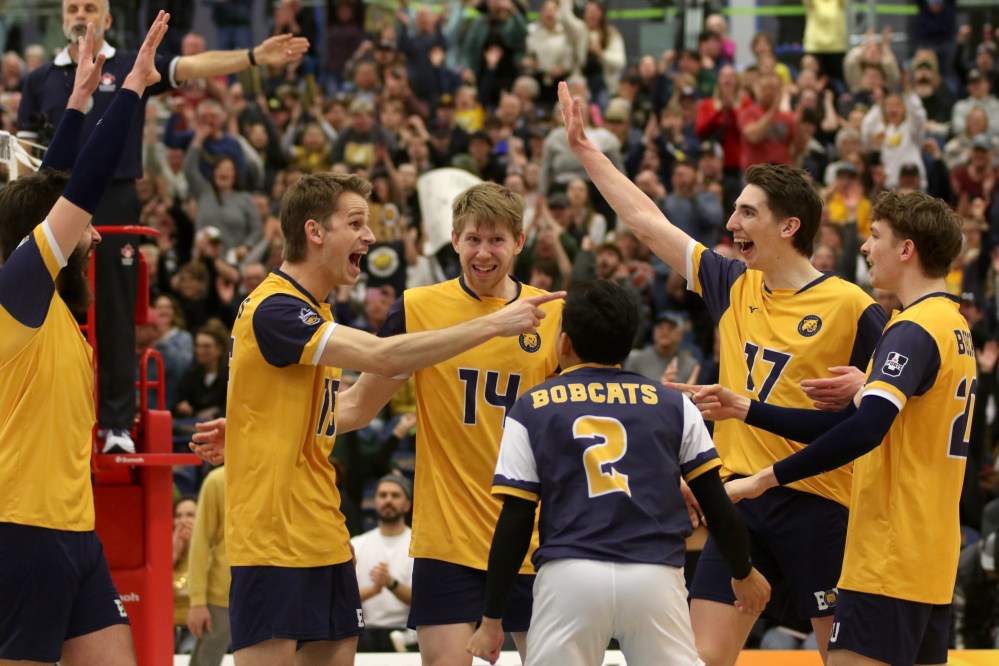 The Brandon University Bobcats came back to beat the Saskatchewan Huskies 3-2 and reach the U Sports men's volleyball final on Saturday. (Thomas Friesen/The Brandon Sun)