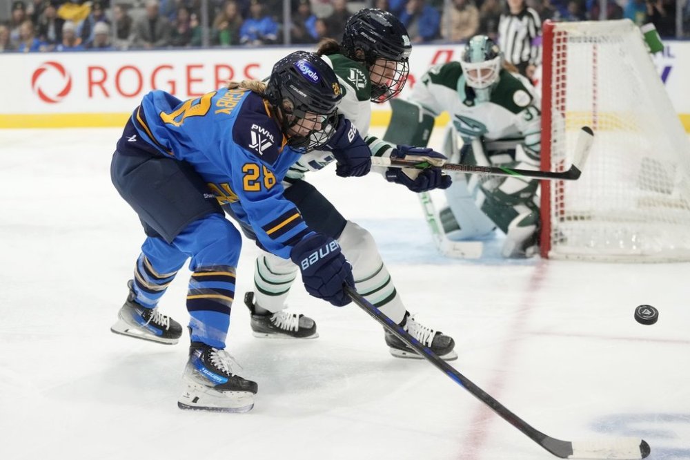 Toronto Sceptres forward Kaitlin Willoughby (28) and Jessica Digirolamo (22) of the Boston Fleet race towards the puck as Boston goalie Aerin Frankel (31) looks on during second-period PWHL action in Toronto on Saturday, Nov. 30, 2024. THE CANADIAN PRESS/Frank Gunn