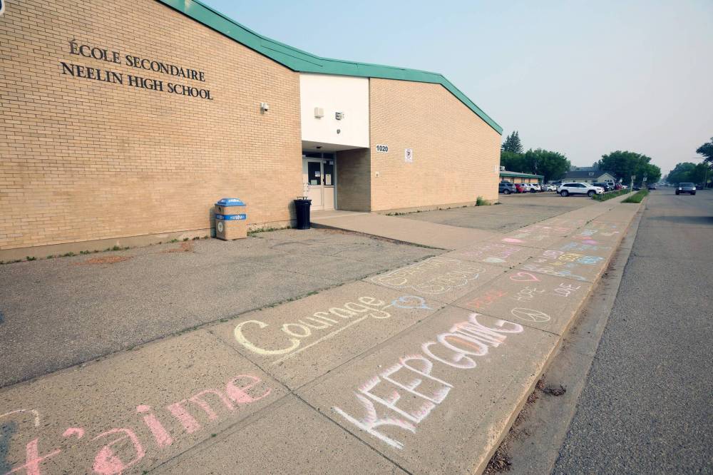 Chalk messages of support cover the sidewalks outside École Secondaire Neelin High School on Wednesday morning following an attack on a student at the school. (Tim Smith/The Brandon Sun)