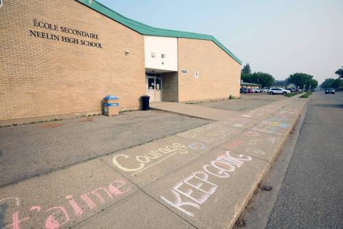 More chalk messages of support cover the sidewalks outside École Secondaire Neelin High School on Wednesday morning. (Tim Smith/The Brandon Sun)