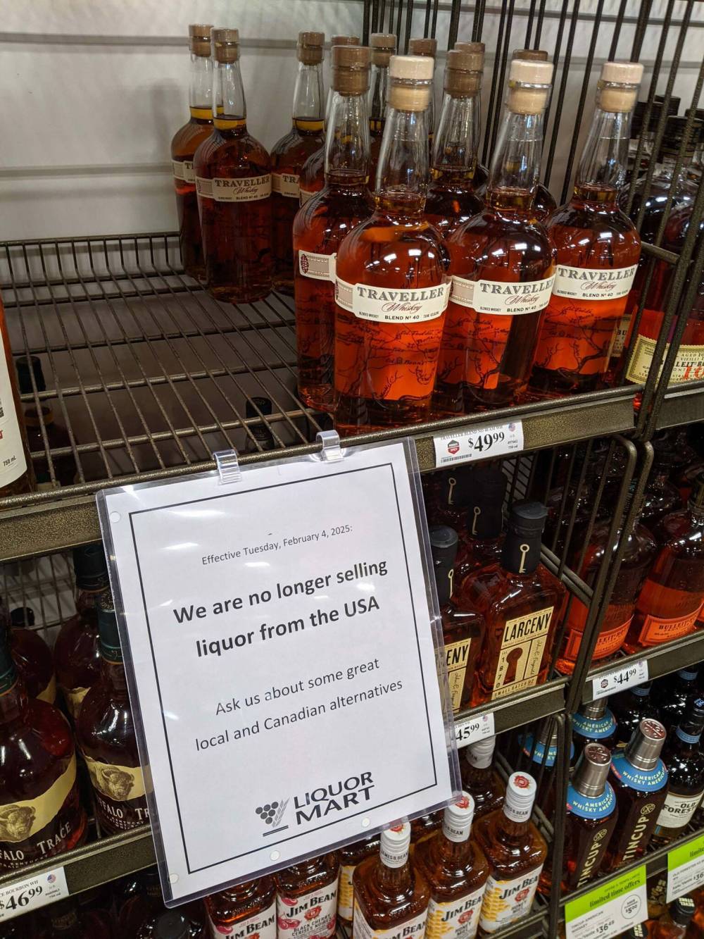 A Manitoba Liquor Mart shelf encourages Canadian alternatives to U.S. liquor. (Chris Kitching/Winnipeg Free Press files)
