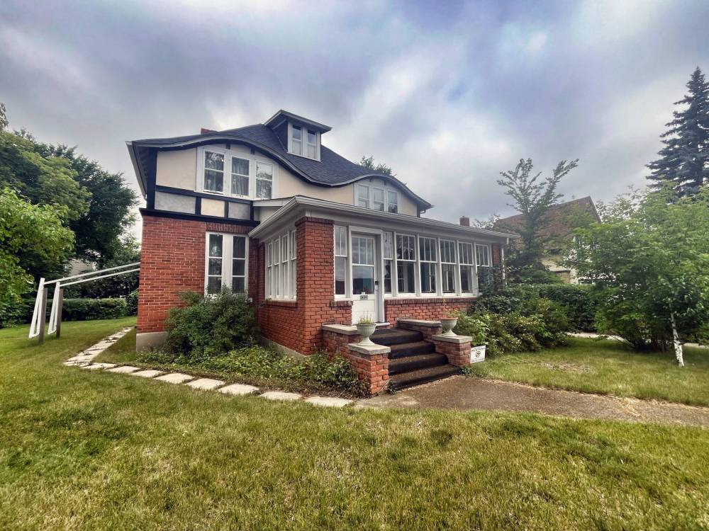 The historic Hales house at 1312 10th St. in Brandon is on the Manitoba Historical Society's latest list of the top 10 endangered buildings in the province. (Matt Goerzen/The Brandon Sun)