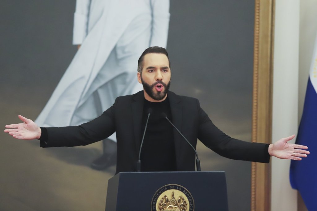 El Salvador approves indefinite presidential reelection and extends terms to 6 years