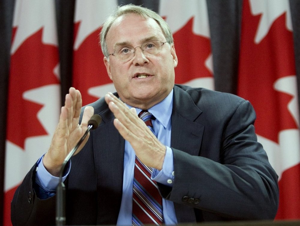 Liberal leadership candidate Ken Dryden outlines his platform at a news conference in Ottawa Monday Sept. 5, 2006. THE CANADIAN PRESS/Tom Hanson