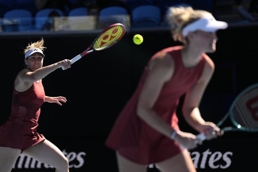 Canada's Gabriela Dabrowski, left, and partner Erin Routliffe of New Zealand in action during their women's doubles semifinal against Hsieh Su-Wei of Taiwan and Jelena Ostapenko of Latvia at the Australian Open tennis championship in Melbourne, Australia, Friday, Jan. 24, 2025. (AP Photo/Ng Han Guan)
