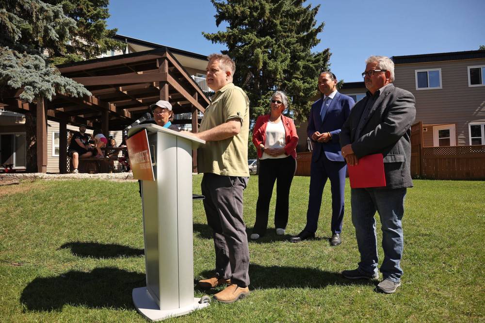 ABOVE: Progressive Conservative party member Ted Dzogan endorses Manitoba NDP candidate Ray Berthelette in the Spruce Woods byelection during a press conference at the Spruce Woods Housing Cooperative in Brandon on Friday.
Dzogan also urged voters to meet all the candidates before the byelection and not just vote based on what the party candidates represent.
LEFT: Michelle Budiwski, a former Liberal candidate in Spruce Woods, endorses Berthelette during Friday’s press conference.
(Photos by Tim Smith/The Brandon Sun)
