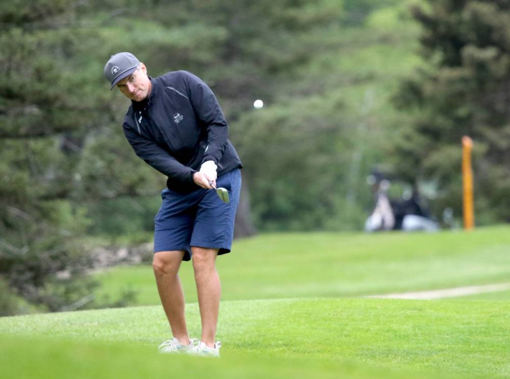 Trent Turner chips on the sixth hole en route to a 3-over 147 qualifying score. (Thomas Friesen/The Brandon Sun)