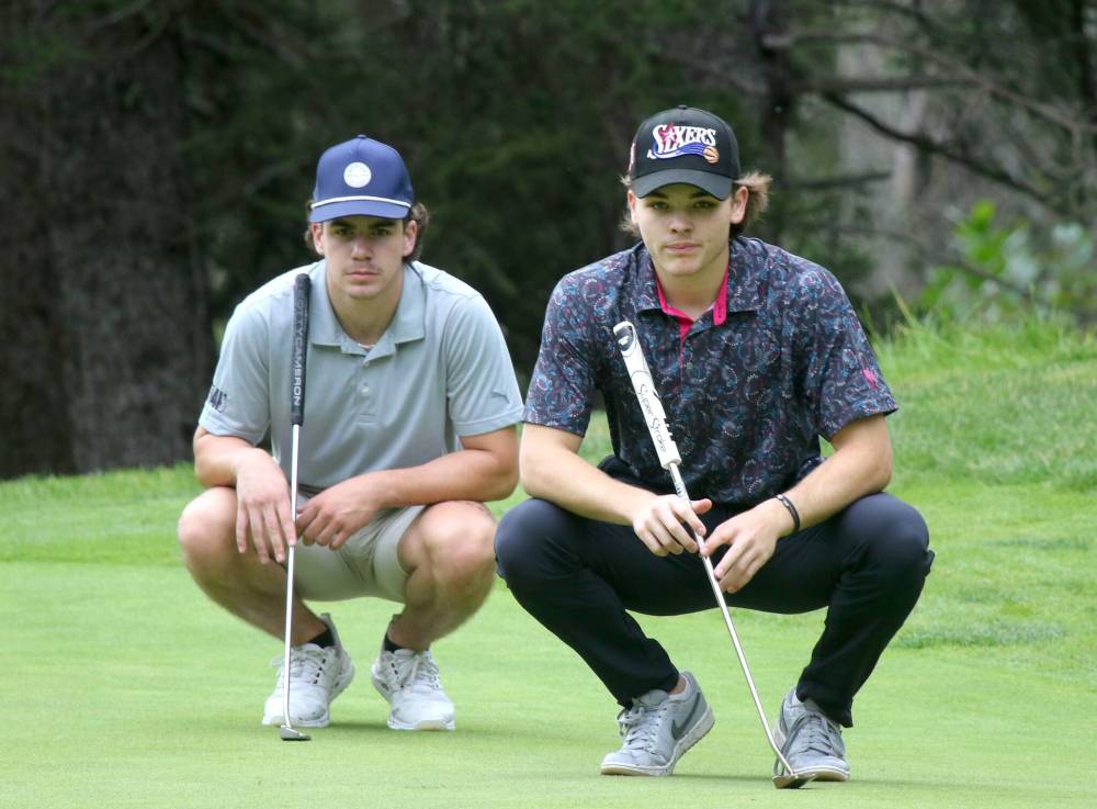 Jaxon Jacobson, right, beat Cole Temple, left, by one shot to win Tamarack golf tournament junior medallist honours at Clear Lake Golf Course on Monday. (Thomas Friesen/The Brandon Sun)