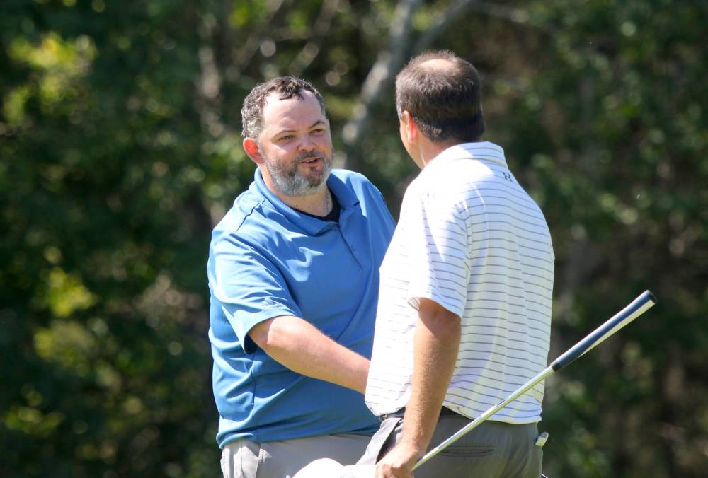 No. 15 seed Greg Misener upset No. 2 Nolan Tutkaluk with a birdie on the 18th hole on Tuesday, advancing to the quarterfinals at the Tamarack golf tournament.
