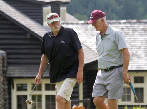 Bruce North congratulates opponent Murray Lindenberg on a birdie during Tamarack masters men’s quarterfinals on Wednesday. North beat Lindenberg’s brother Rod 3 and 2 to move on to Friday’s semifinals. (Thomas Friesen/The Brandon Sun)