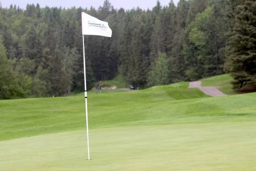 Tamarack golfers rallied around a man who collapsed on the 18th tee box at Clear Lake Golf Course during the tournament on Tuesday. Despite their efforts to perform CPR, the 42-year-old died. (Thomas Friesen/The Brandon Sun)