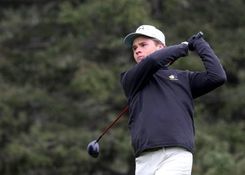 Hunter Oakden won the Tamarack golf tournament junior title on Saturday at Clear Lake Golf Course. (Thomas Friesen/The Brandon Sun)