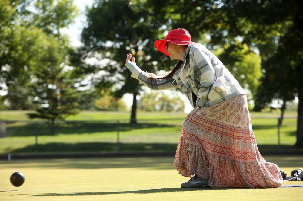 Jen Houselander bowls during the Wheat City Lawn Bowling Club's Monday morning ladies league matches at the club in Rideau Park. (Tim Smith/The Brandon Sun)