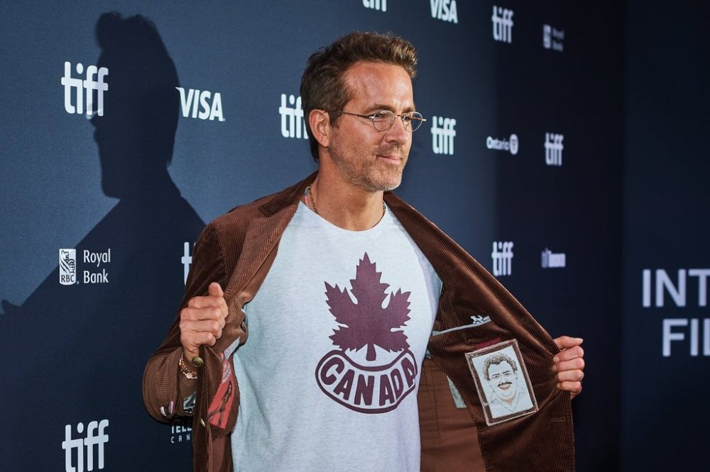 Ryan Reynolds is photographed on the red carpet for the film