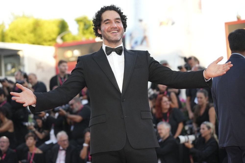 Benny Safdie poses for photographers upon arrival at the awards ceremony of the 82nd edition of the Venice Film Festival in Venice, Italy, on Saturday, Sept. 6, 2025. (Photo by Alessandra Tarantino/Invision/AP)