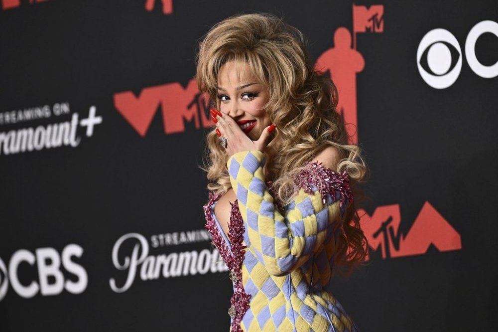 Doja Cat arrives at the MTV Video Music Awards on Sunday, Sept. 7, 2025, at UBS Arena in Elmont, N.Y. (Photo by Evan Agostini/Invision/AP)