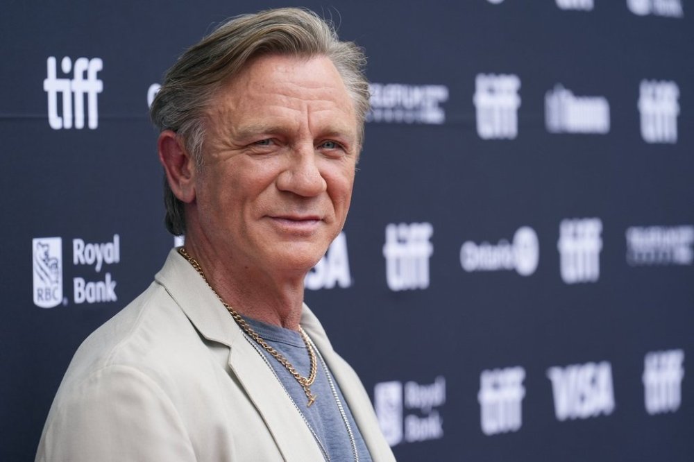 Daniel Craig attends the premiere of