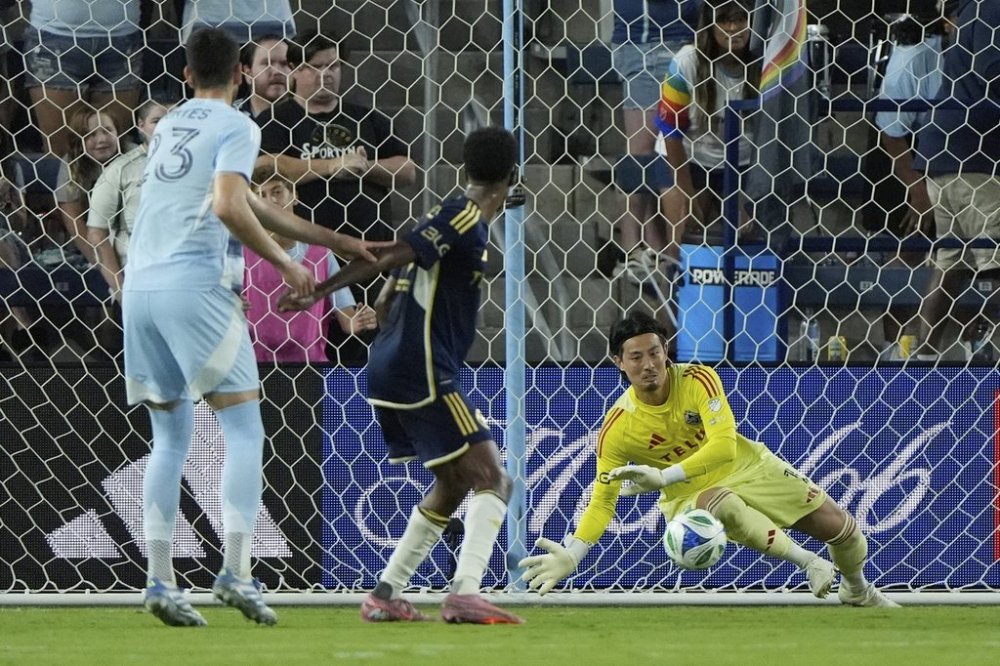 Vancouver Whitecaps goalkeeper Yohei Takaoka (1) blocks a shot during the second half of an MLS soccer match against Sporting Kansas City, Saturday, Sept. 20, 2025, in Kansas City, Kan. (AP Photo/Charlie Riedel)
