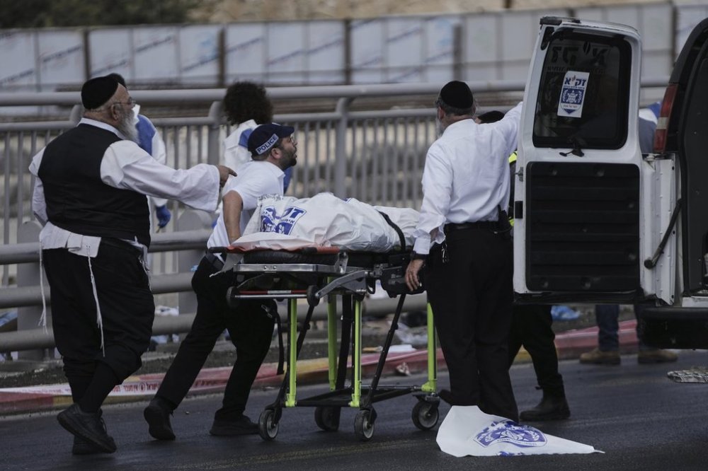 Israeli Zaka rescue and recovery team carry the body of a victim at the scene of shooting attack where several people killed and injured in Jerusalem, Monday, Sept. 8, 2025. (AP Photo/Mahmoud Illean)