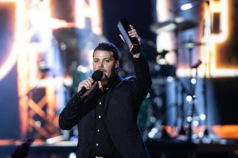 Josh Ross wins single of the year during the CCMA Awards in Edmonton on Saturday, Sept. 14, 2024. THE CANADIAN PRESS/Jason Franson