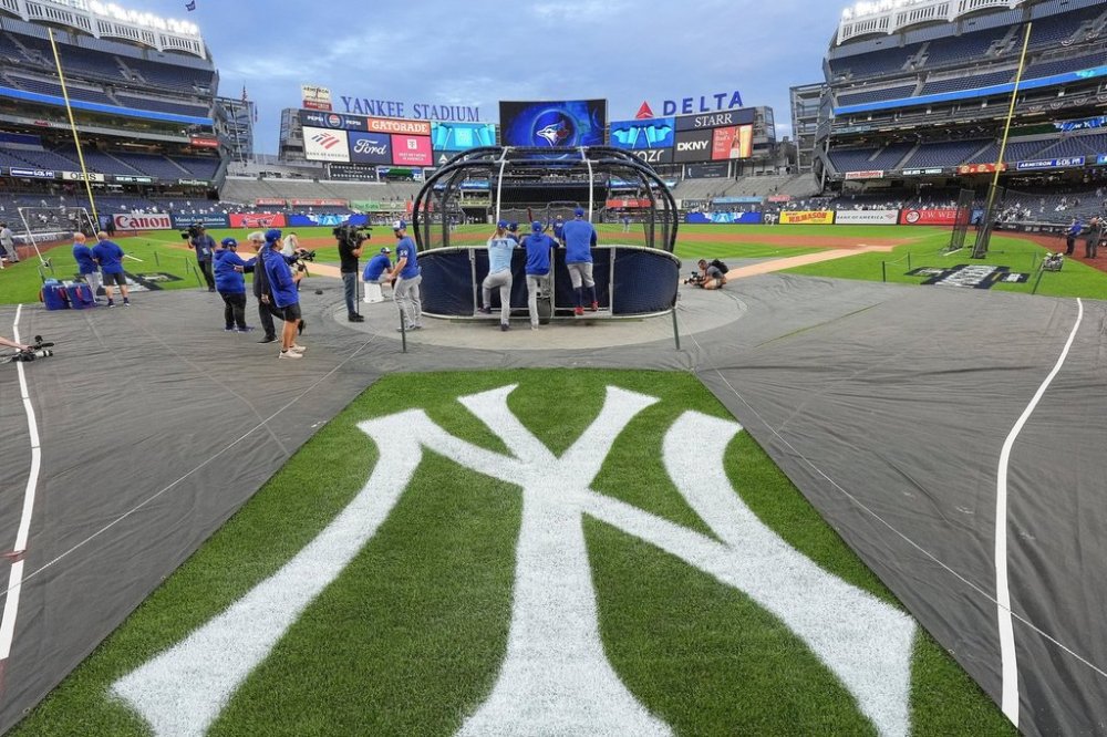 The Toronto Blue Jays take batting practice before playing against the New York Yankees in Game 3 of baseball's American League Division Series on Oct. 7, 2025, in New York. (AP Photo/Frank Franklin II)
