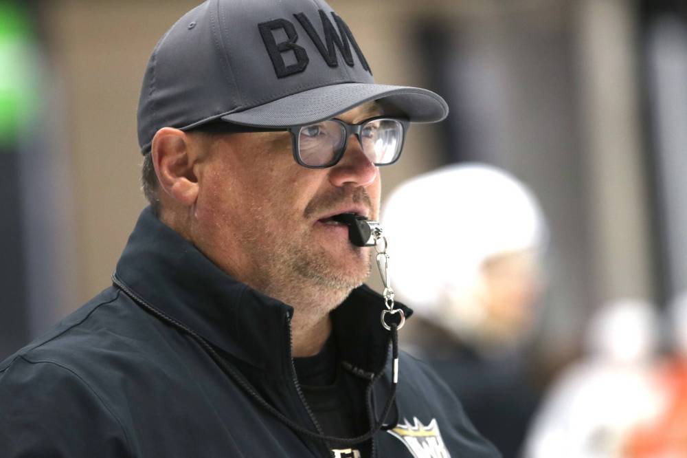Brandon Wheat Kings head coach and general manager Marty Murray watches a drill on Thursday. (Perry Bergson/The Brandon Sun)