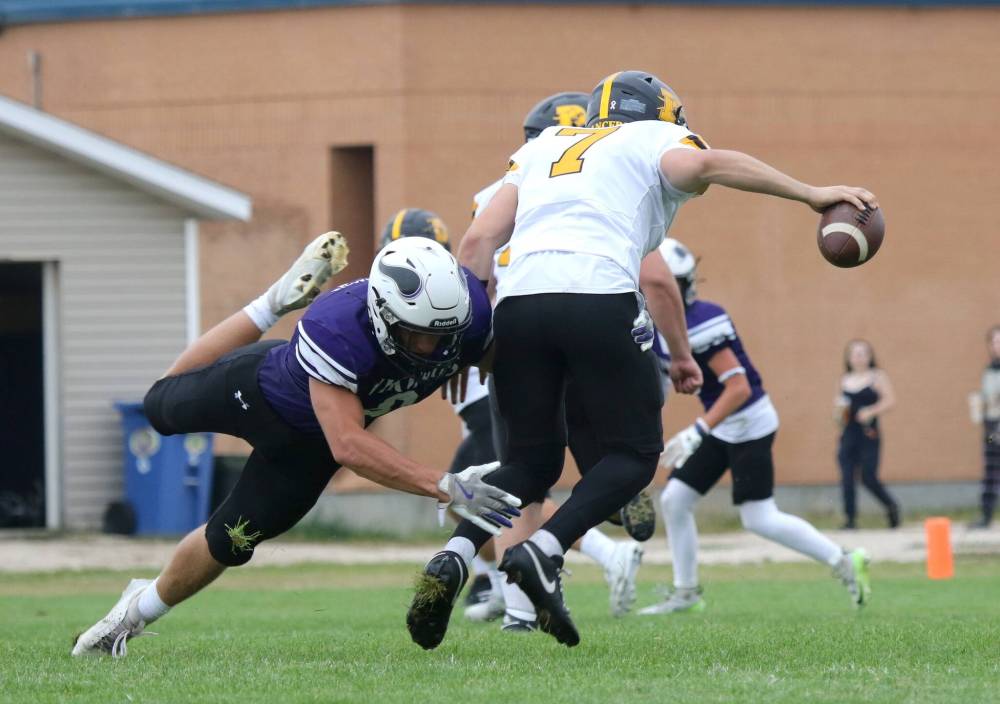 Vincent Massey Vikings Caleb Edwards dives to tackle Dakota Lancers quarterback Khaleel Hosein during their Winnipeg High School Football League game at Doug Steeves Field on Thursday. (Thomas Friesen/The Brandon Sun)