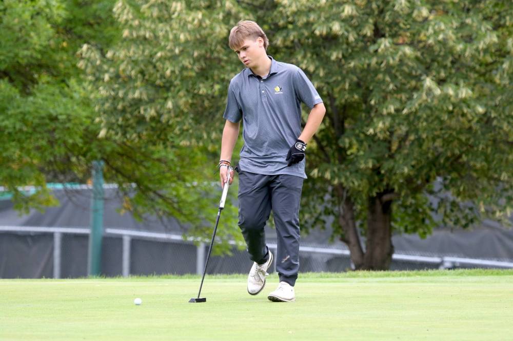 Vincent Massey's Hunter Oakden shot a 1-under 70 to win the Zone 15 boys golf championship at Wheat City Golf Course on Thursday. (Thomas Friesen/The Brandon Sun)