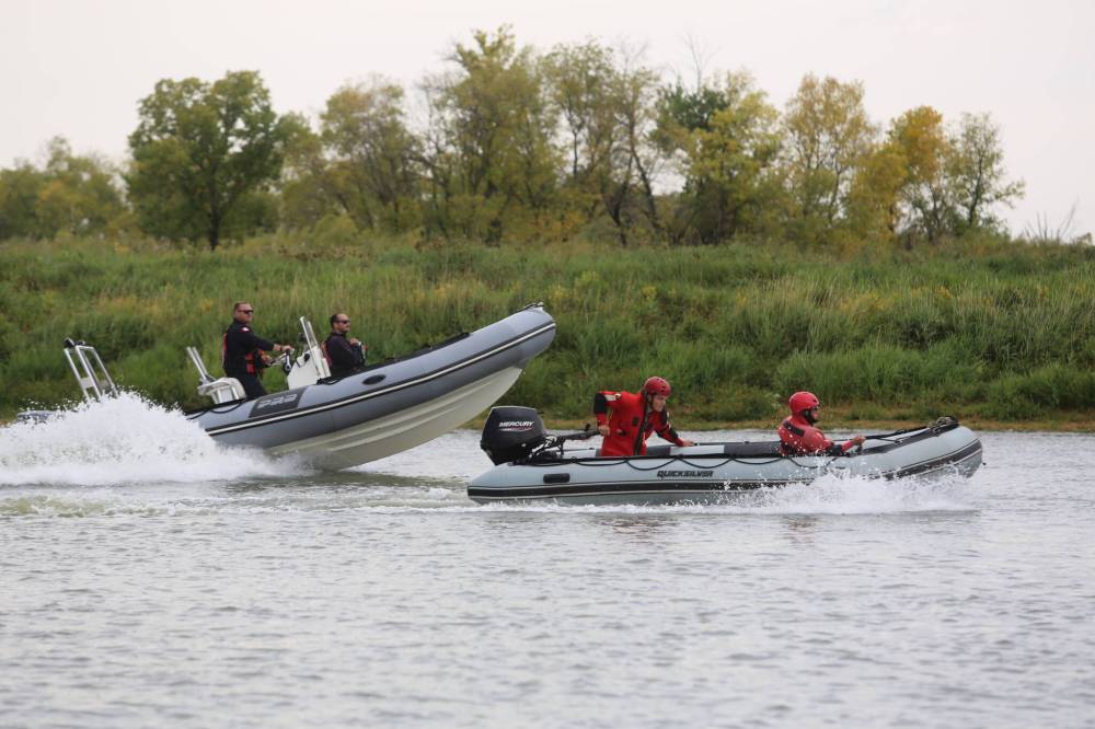 Firefighters from rural Manitoba are being evaluated by their instructors on their ability to operate an inflatable boat on the Assiniboine River as part of their training through the Manitoba Emergency Services College in Brandon. (Photos by Michele McDougall/The Brandon Sun)