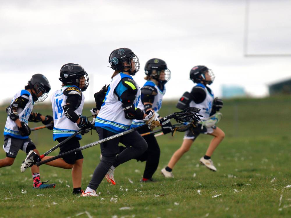 The Wheat City Wranglers U11 field lacrosse club runs onto the field to face the Winnipeg Griffins. (Massimo De Luca-Taronno/The Brandon Sun)