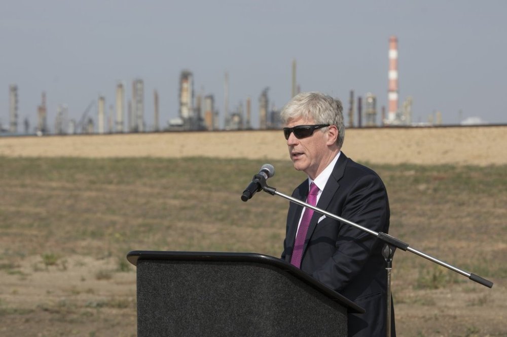 Energy and Natural Resources Minister Tim Hodgson speaks to the media in Sherwood Park, Alta., on Wednesday, Sept. 10, 2025. THE CANADIAN PRESS/Amber Bracken