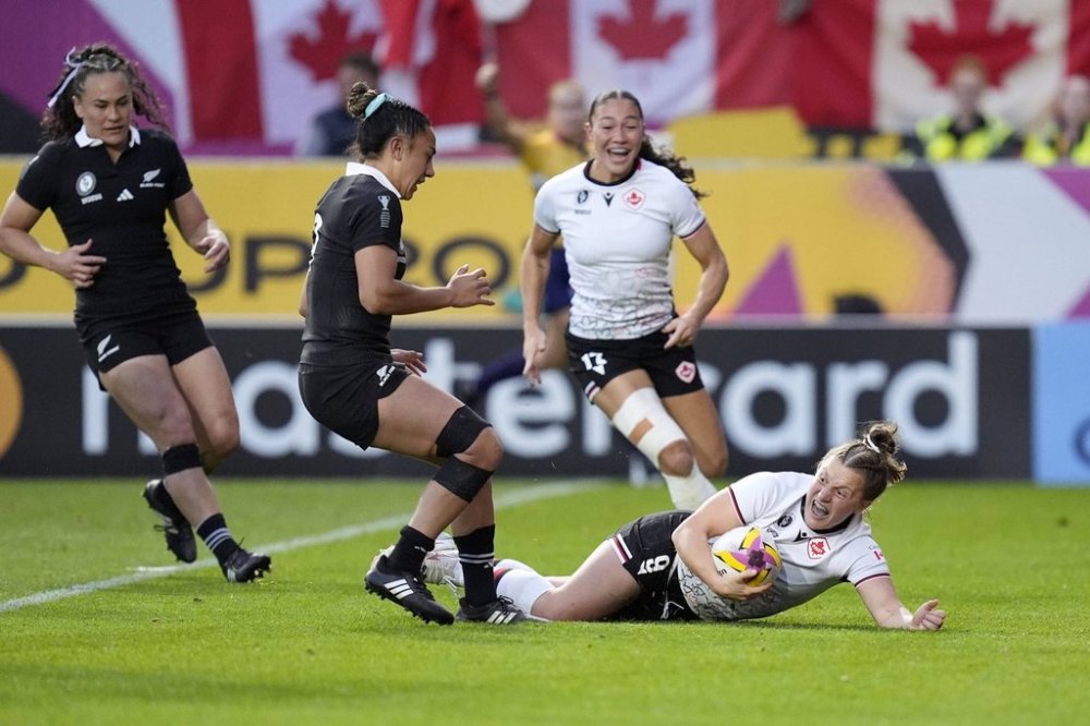 Canada's Justine Pelletier scores a try during the Women's Rugby World Cup 2025 semifinal match between Canada and New Zealand at Ashton Gate, Bristol, England, Friday Sept. 19, 2025. (Andrew Matthews/PA via AP)