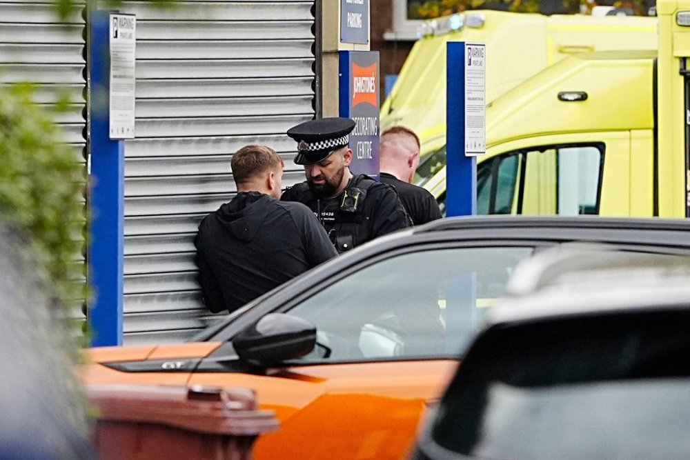 A police officer speaks to a member of the public at the scene of a stabbing at Heaton Park Hebrew Congregation synagogue, in Crumpsall, Manchester, England, Thursday Oct. 2, 2025. (Peter Byrne/PA via AP)