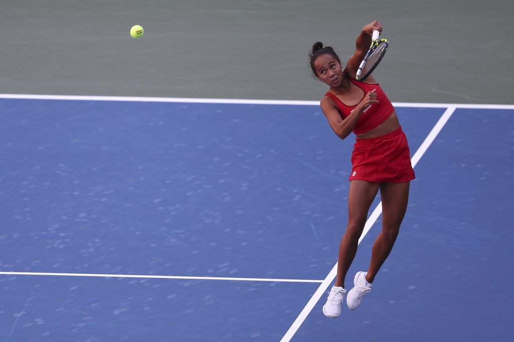 Canada’s Fernandez Rolls to 6-2, 6-0 Victory Over Sakkari at China ...
