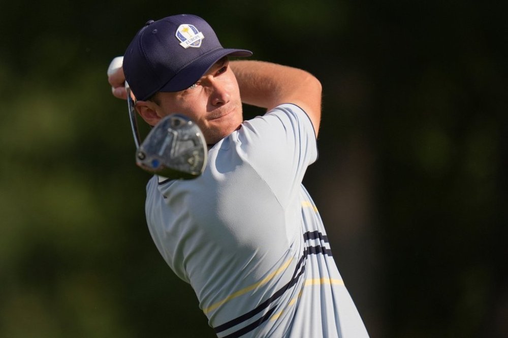 Europe's Rasmus Højgaard watches his tee shot on the 12th hole at Bethpage Black golf course during the Ryder Cup golf tournament, Friday, Sept. 26, 2025, in Farmingdale, N.Y. (AP Photo/Seth Wenig)