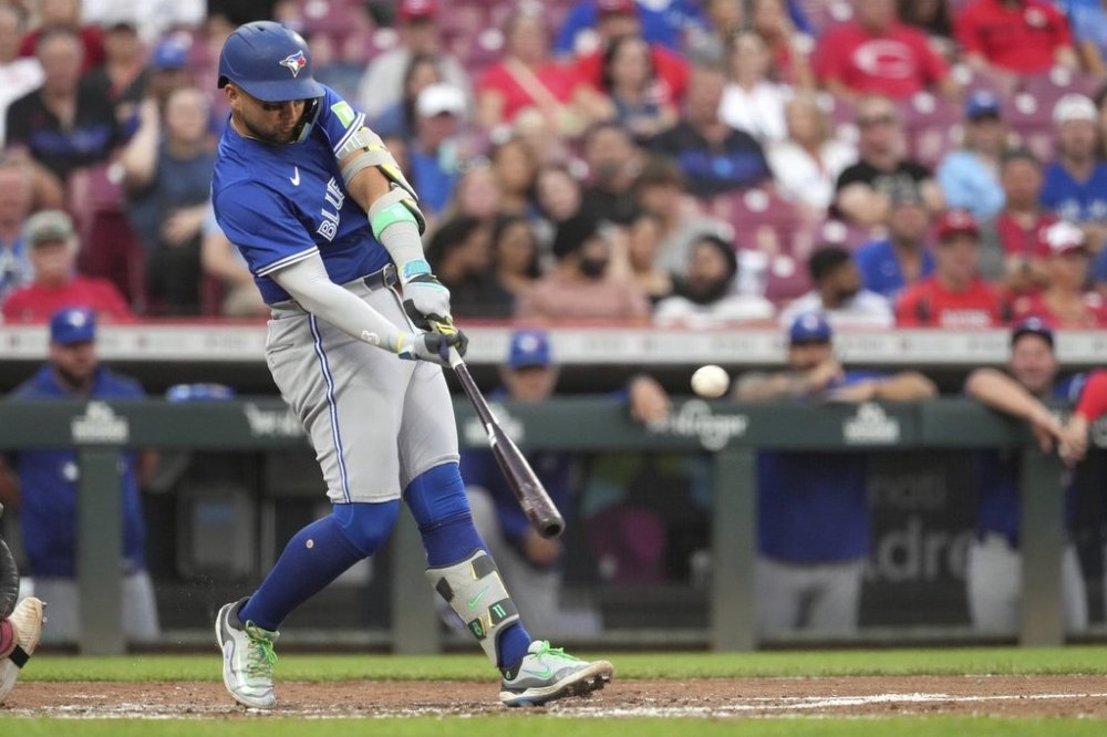 Toronto Blue Jays' Bo Bichette hits a three-run home run in the second inning of a baseball game against the Cincinnati Reds, Tuesday, Sept. 2, 2025, in Cincinnati. (AP Photo/Kareem Elgazzar)