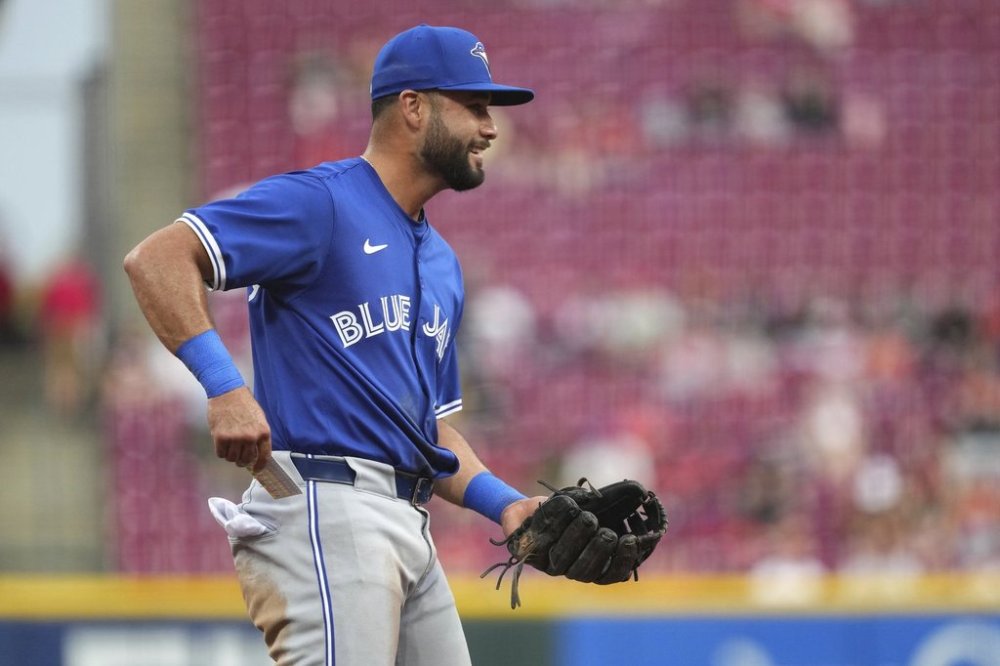 Toronto Blue Jays infielder Isiah Kiner-Falefa smiles between batters in the second inning of a Major League Baseball game against the Reds on Sept. 2, 2025, in Cincinnati. (AP Photo/Kareem Elgazzar)