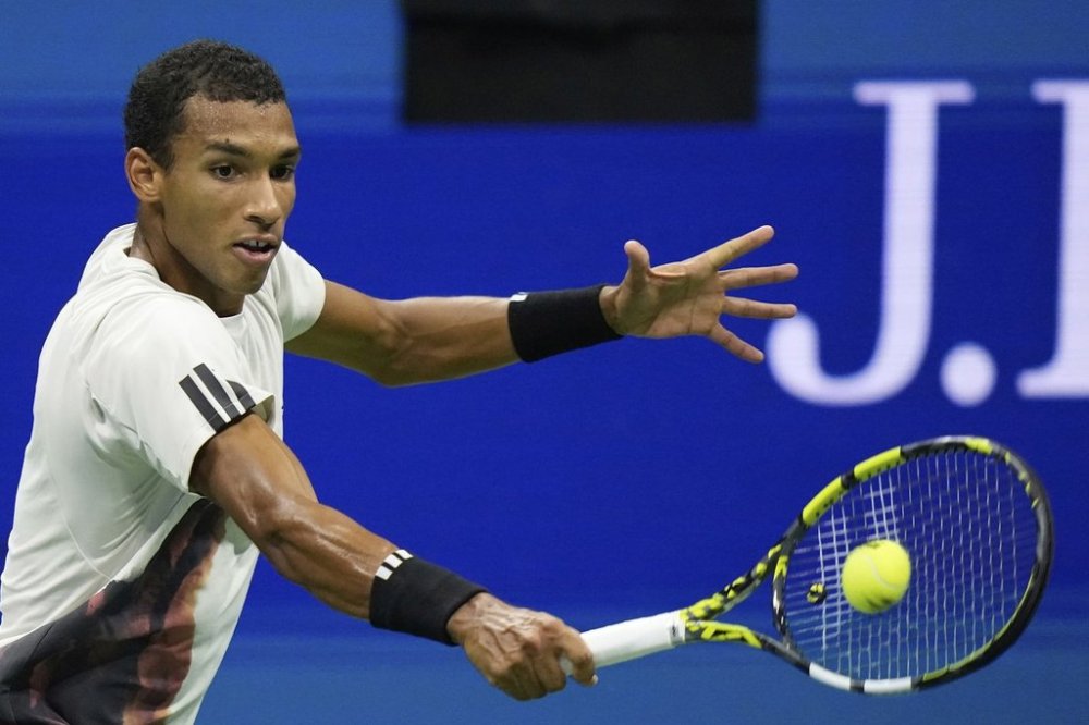 Felix Auger-Aliassime, of Canada, returns a shot against Jannik Sinner, of Italy, during the men's singles semifinals of the U.S. Open tennis championships, Friday, Sept. 5, 2025, in New York. (AP Photo/Frank Franklin)