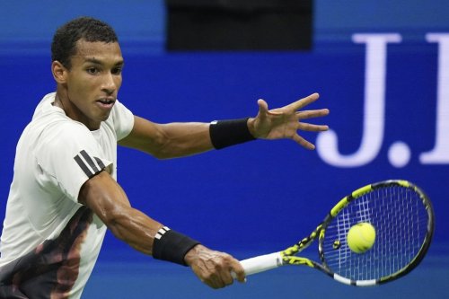 Felix Auger-Aliassime, of Canada, returns a shot against Jannik Sinner, of Italy, during the men's singles semifinals of the U.S. Open tennis championships, Friday, Sept. 5, 2025, in New York. (AP Photo/Frank Franklin)
