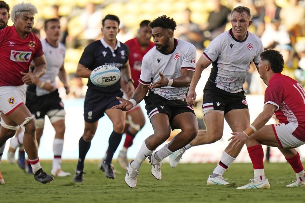 Calixto Martinez of Canada centre, passes a ball against Tonga during a the Pacific Nations Cup match at Prince Chichibu Memorial Stadium in Tokyo, Saturday, Sept. 14, 2024. (AP Photo/Shuji Kajiyama)