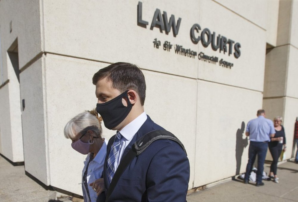 Matthew McKnight and his mother walk into court in Edmonton on Friday, July 10, 2020. THE CANADIAN PRESS/Jason Franson