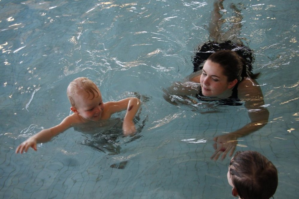 Children take swimming lessons at a pool in Newcastle, Ontario on Monday Feb. 9, 2009. THE CANADIAN PRESS/Doug Ives