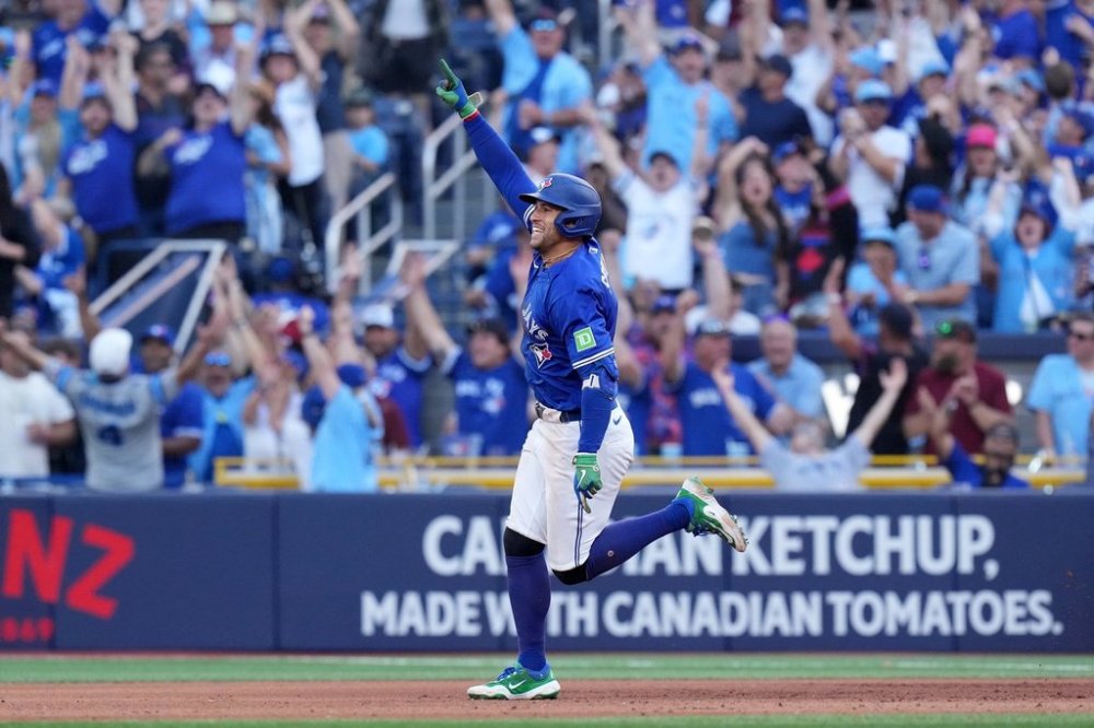 Blue Jays outfielder George Springer (4) rounds the bases after hitting a home run during the seventh inning of a Major League Baseball game against the Tampa Bay Rays in Toronto on Sept. 28, 2025. THE CANADIAN PRESS/Chris Young