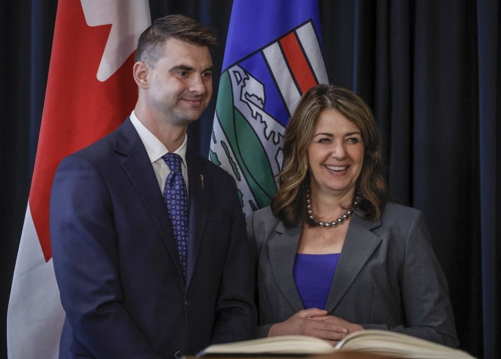 Alberta Premier Danielle Smith, right, stands with Minister of Municipal Affairs, Dan Williams, following a swearing in ceremony in Calgary, Friday, May 16, 2025.THE CANADIAN PRESS/Jeff McIntosh