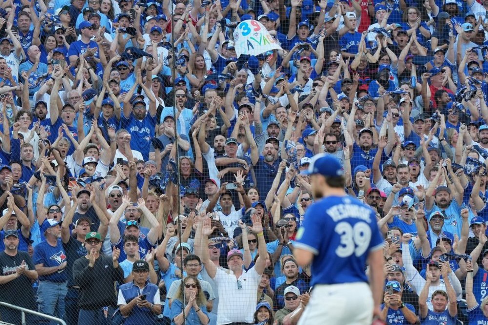 Fans cheer with a standing ovation for Toronto Blue Jays pitcher Trey Yesavage (39) after he was pulled from the mound during sixth inning MLB American League Division Series baseball action against the New York Yankees, in Toronto, Sunday, Oct. 5, 2025. THE CANADIAN PRESS/Frank Gunn